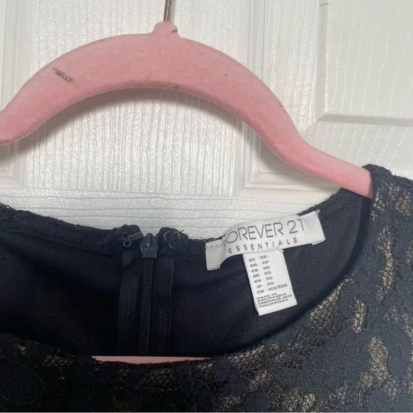 ⭐️(Xs) forever 21| black lace dress with gold lining - Picture 2 of 4